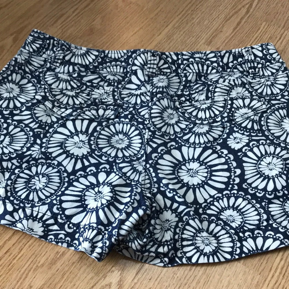 Loft Indigo Medallion Print Shorts size 10 - Picture 3 of 6